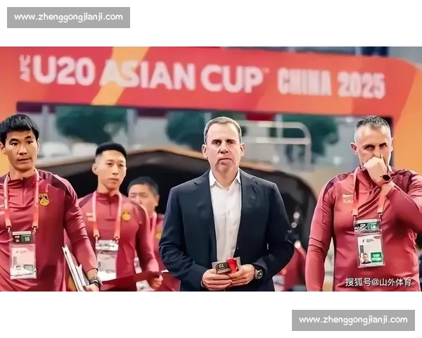 国足选帅开启年轻化转型，东亚杯启用过渡教练组