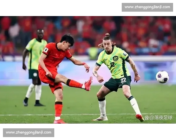 国足与乌兹别克激战回顾 赛场争锋展现拼搏精神与战术较量